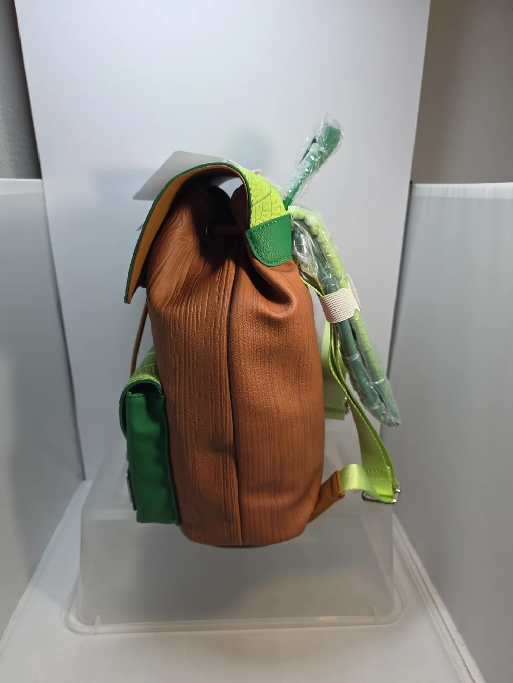 Loungefly Disney Pixar A Bug's Life Leaf Mini Backpack NWT - Picture 2 of 6